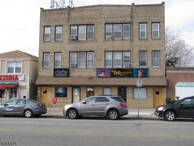 Building Photo - 549 Washington Ave