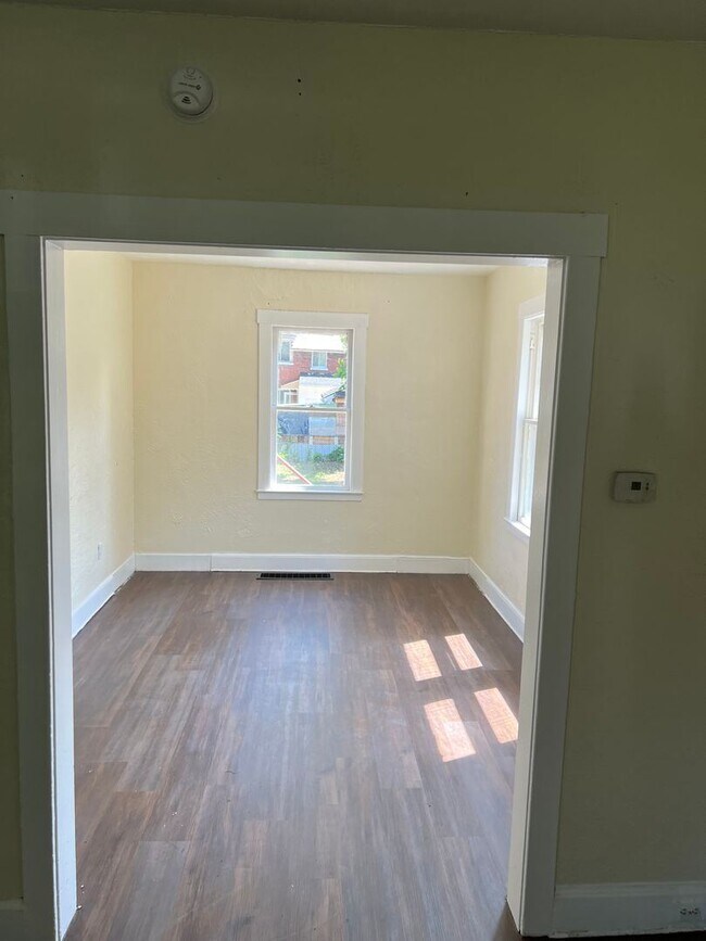 Building Photo - 3 br, 1 bath House - 637 Marne