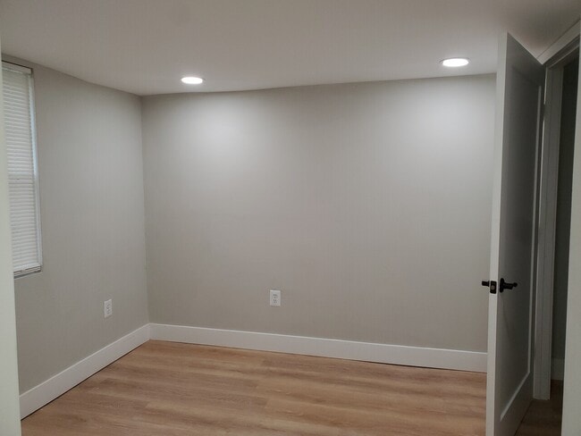 Building Photo - Stylish renovated 1 bedroom apartment
