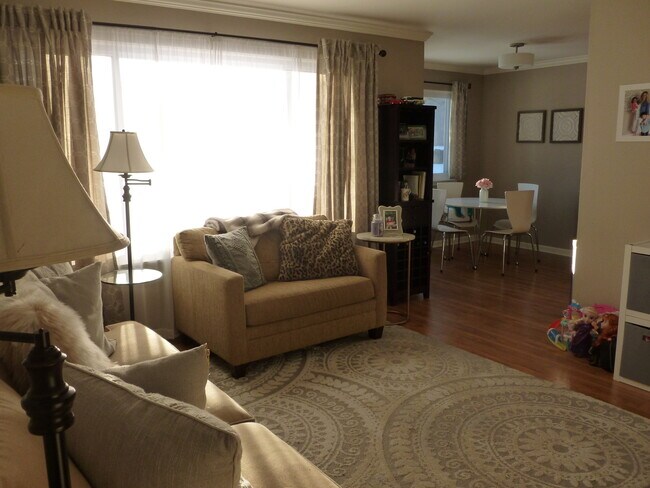 Foto del edificio - 716 N Deer Run Dr