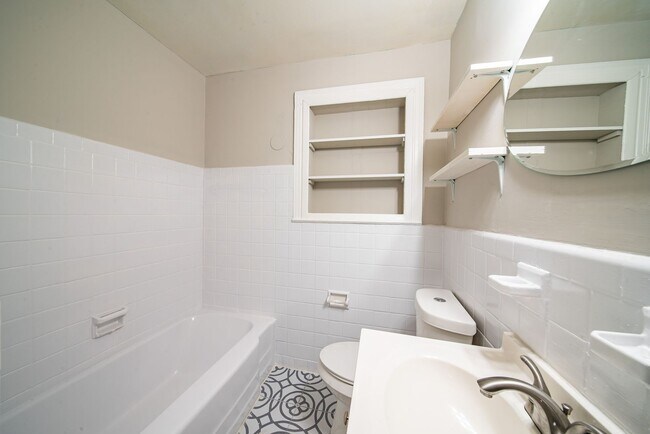 Foto del edificio - Beautifully Updated Corner Lot Home!