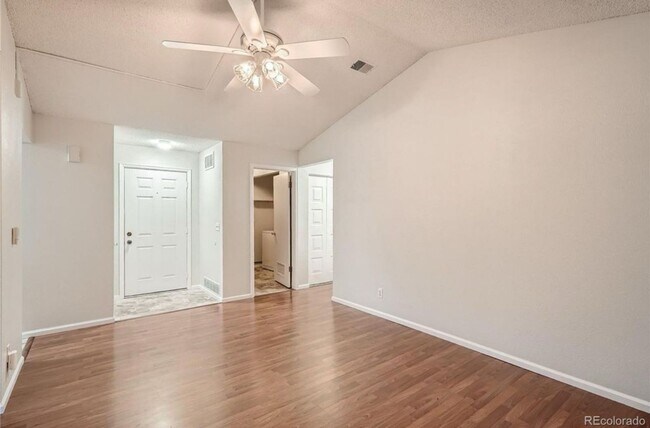 Foto del edificio - Wonderful Condo In Desirable Lakewood Community
