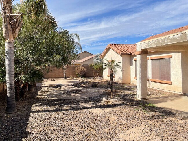 Building Photo - Great Deal in Sun Groves with 3 car tandem...