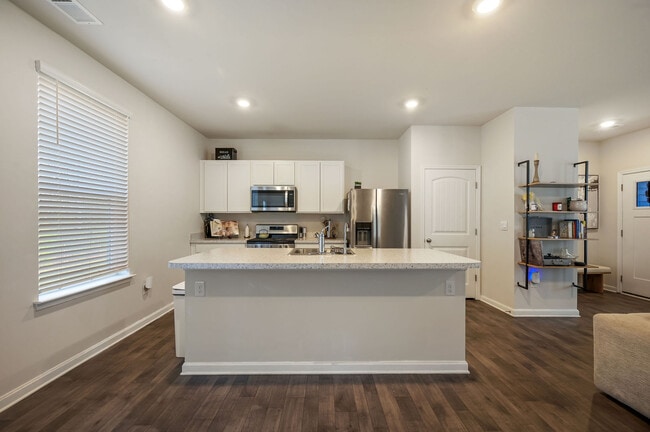 Building Photo - 193 Currant Cir