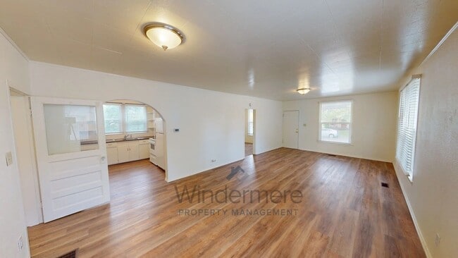 Building Photo - 3rd943