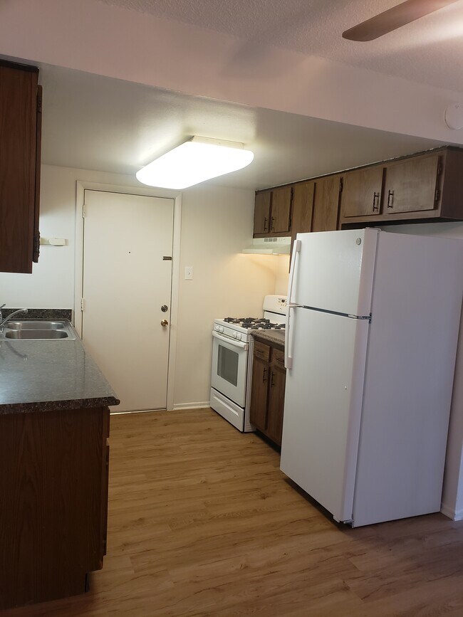 Building Photo - 15265 La Reina Real St