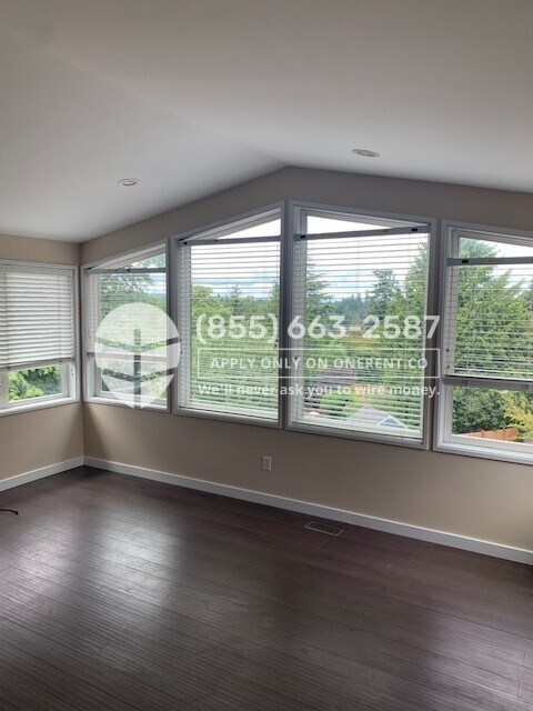 Foto del edificio - 9064 NE 33rd St