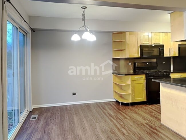 Building Photo - 205 Port Royal Cir