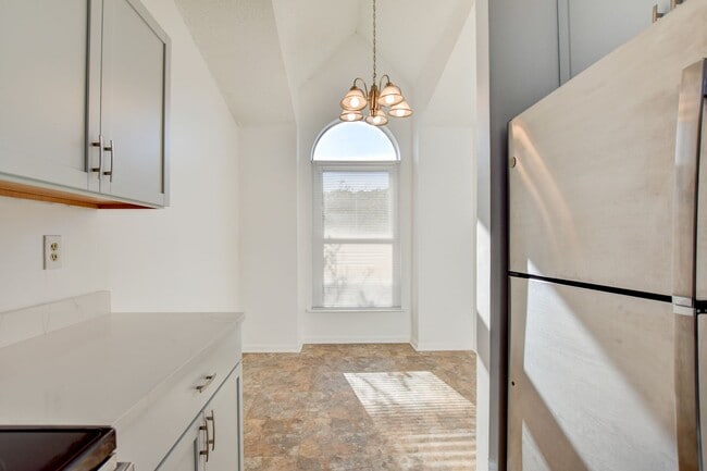 Foto del edificio - 2 Bedroom 1 full bath in Cedar Lakes