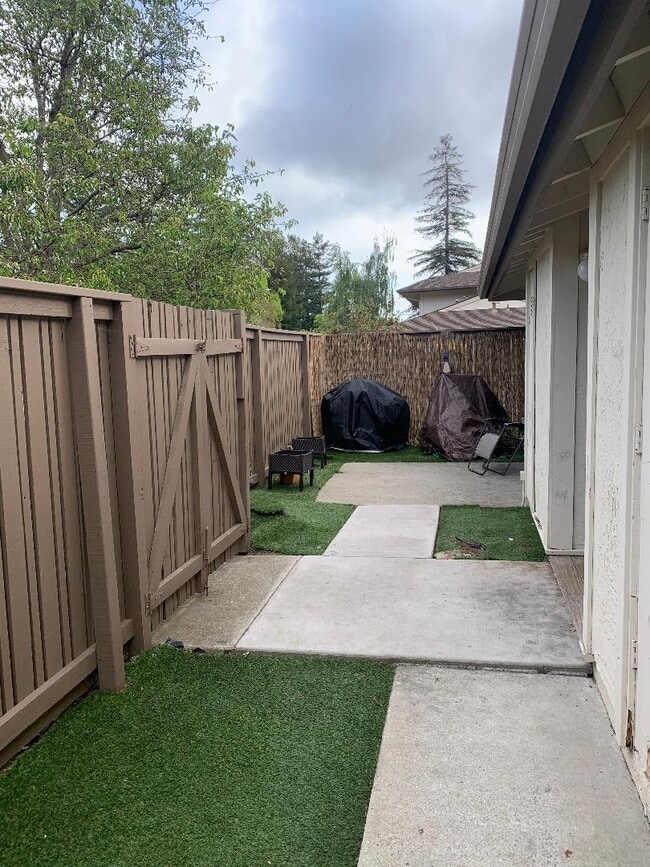 Fenced Patio - 230 Castillion Ter