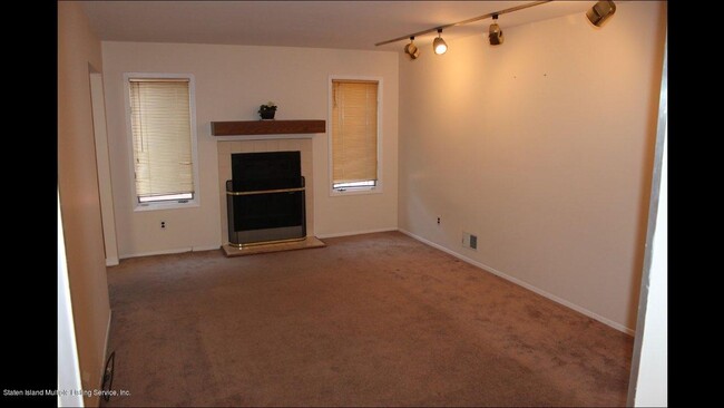 Building Photo - 1440 Forest Hill Rd