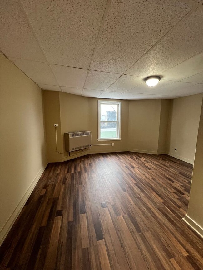 Building Photo - 141 College Ave