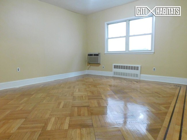 Foto del edificio - 3838 Maple Ave