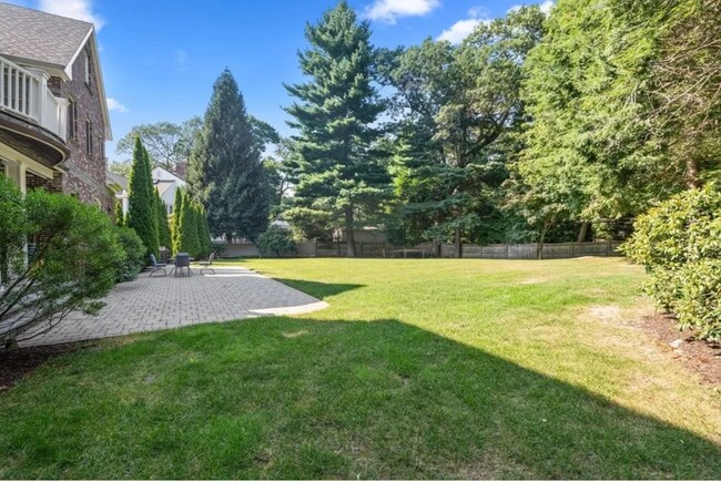 Foto del edificio - 66 Forest Ave