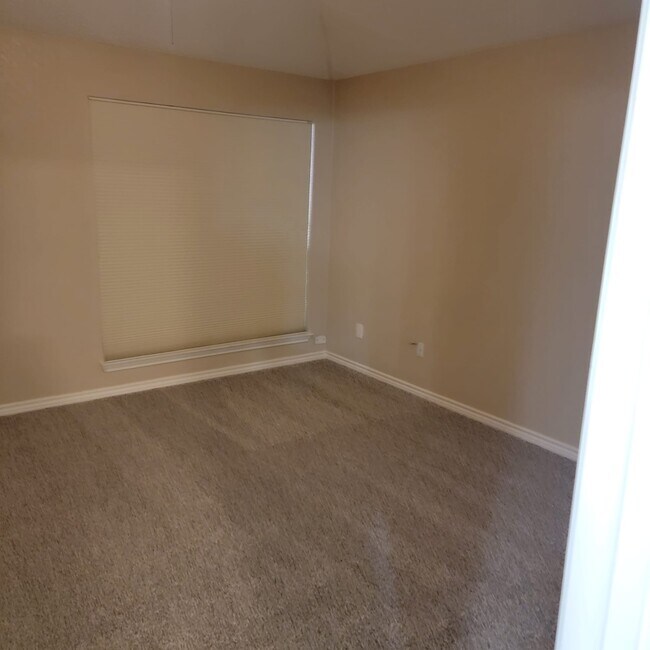 Foto del edificio - 6801 Tudor Dr