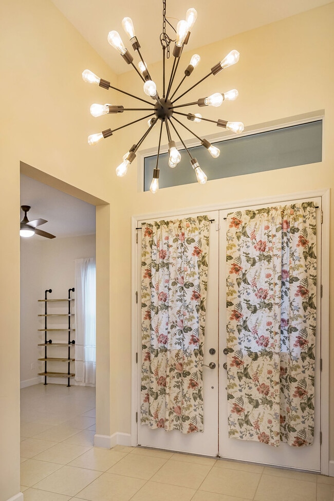 Foto del edificio - 15323 Goldfinch Cir