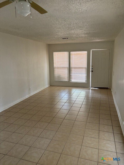 Building Photo - 902 Williamson Dr