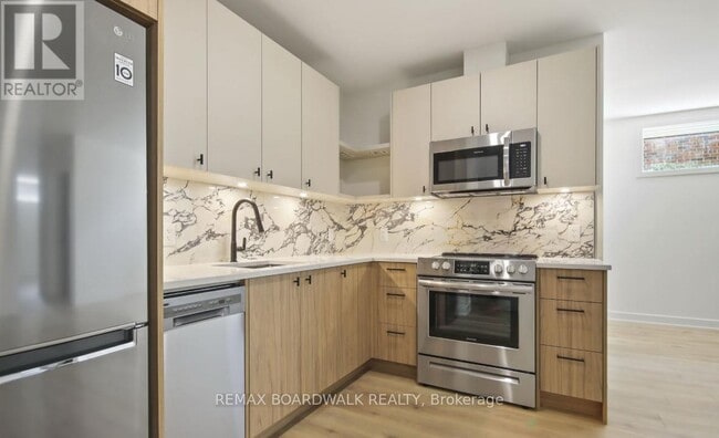 Building Photo - 241 Breezehill Ave S