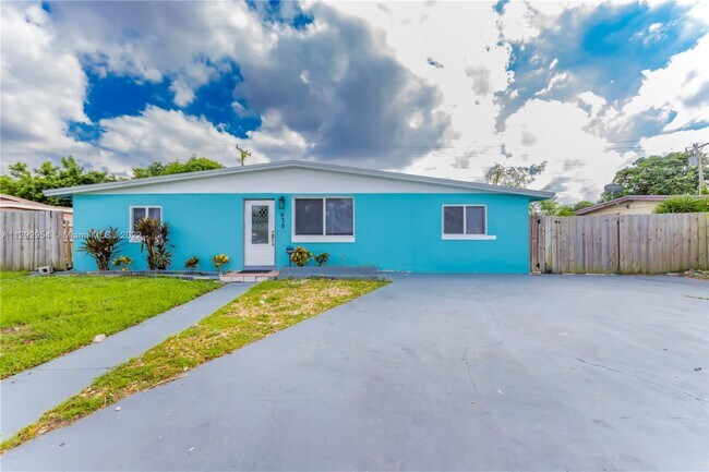 Building Photo - 630 NW 199th St