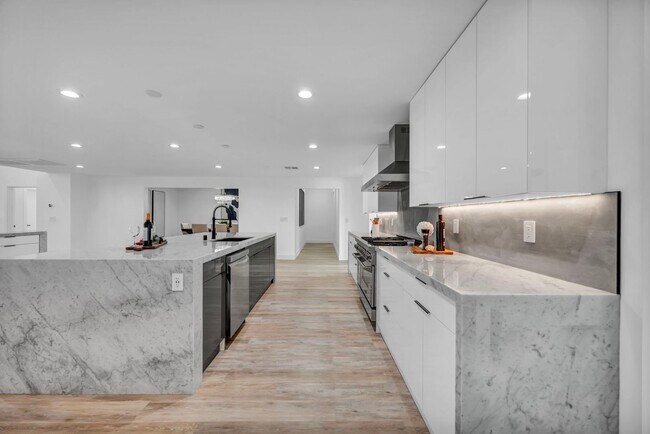 Foto del edificio - Meticulously renovated single-story contem...