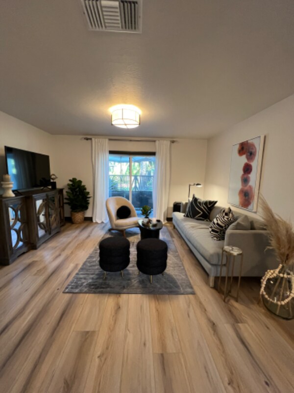 Primary Photo - 1212 W Sunset Dr