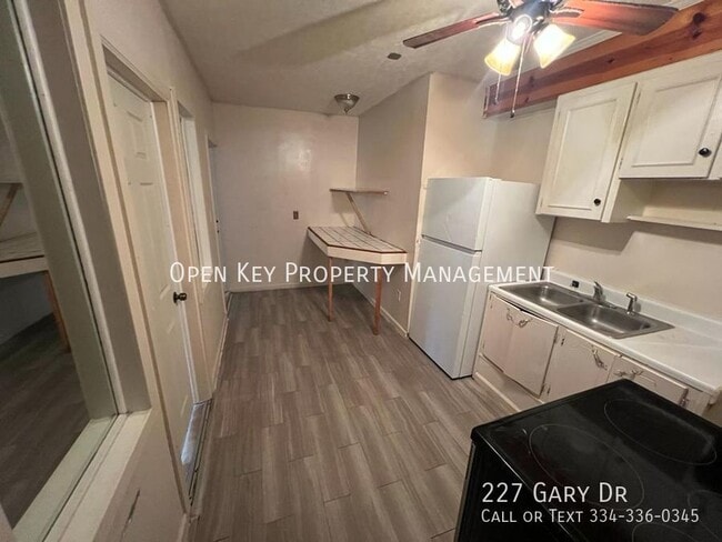 Building Photo - 227 Gary Dr
