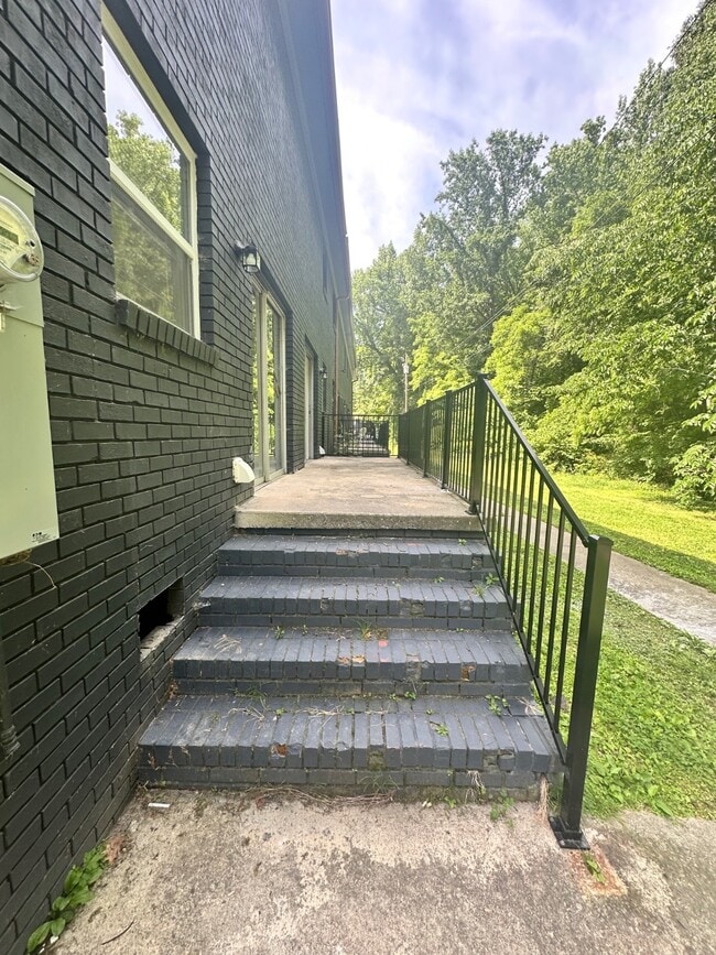 Building Photo - 1472 Sherwood Dr