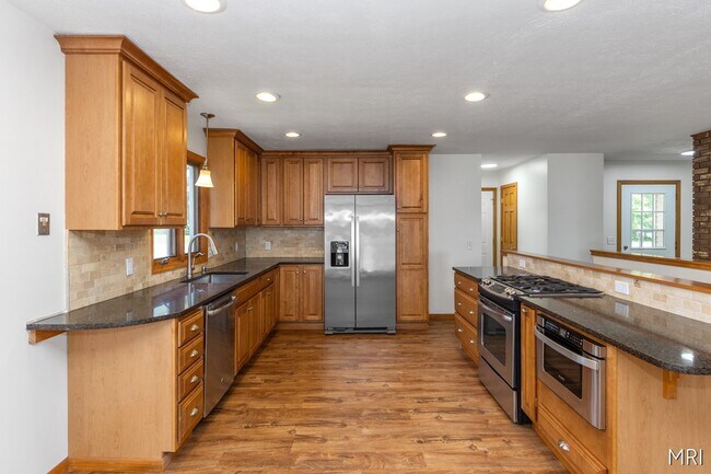 Foto del edificio - 8303 Cowan Lake Dr NE