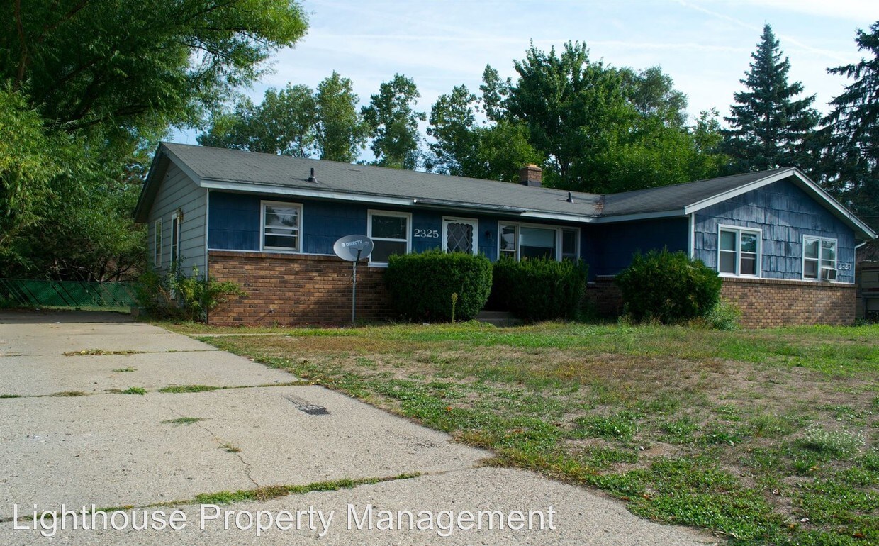 Primary Photo - 2 br, 1 bath Apartment - 2323 Barberry Dr SW