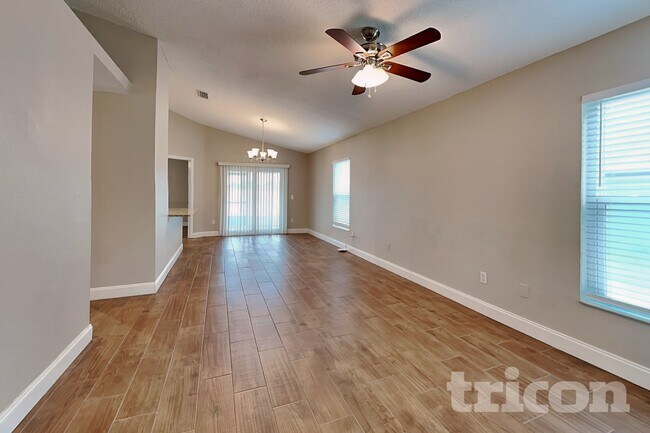 Foto del edificio - 310 Diamond Ridge Blvd