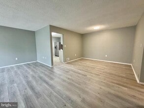 Building Photo - 44 Cheverny Ct