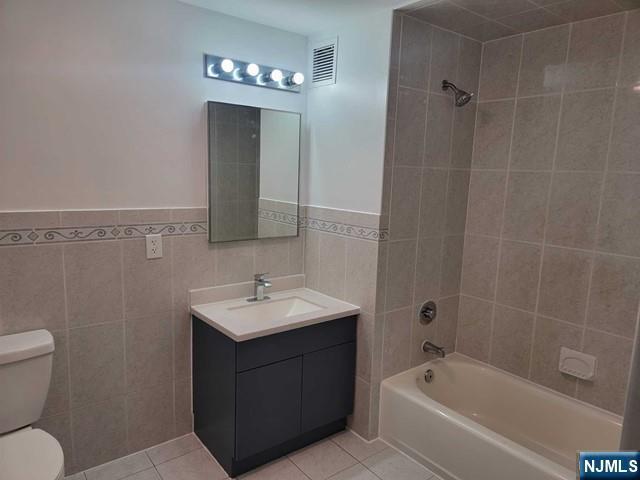 Foto del edificio - 2401 Bergenline Ave