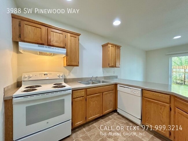 Foto del edificio - 3988 SW Pinewood Way