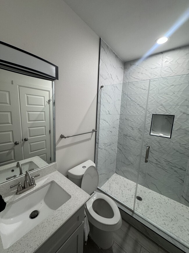 Foto del edificio - 2421 N Valley Cir