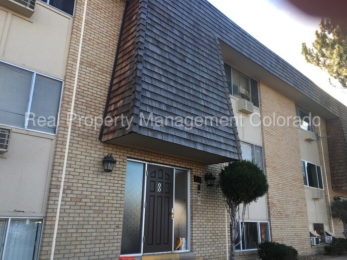 Foto principal - 230 S Brentwood St
