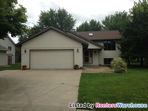 Primary Photo - 1784 Orchid Dr N