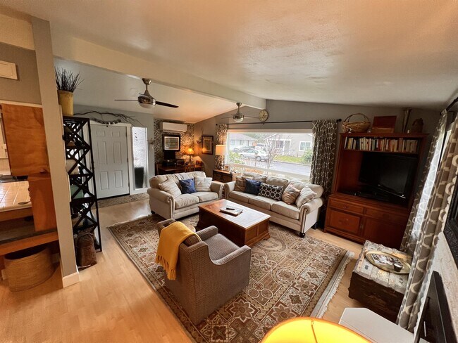 Foto del edificio - 3513 Hawthorne Pl SE