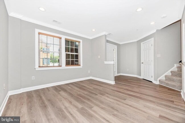 Building Photo - 8943 Amelung St