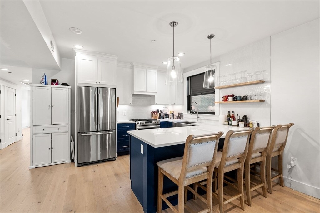 Foto principal - 331 Chelsea St