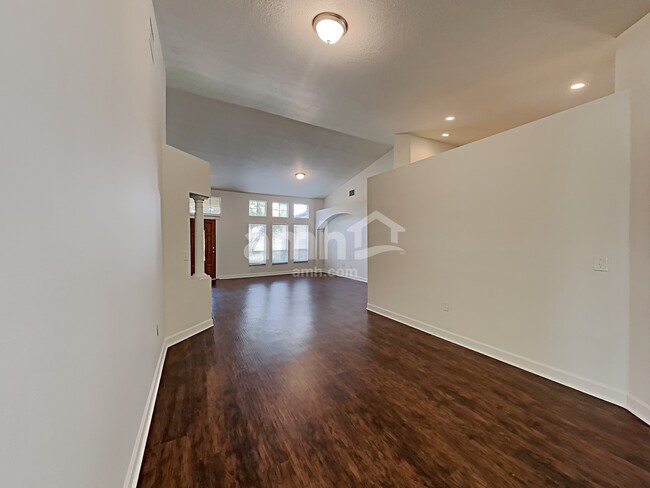 Building Photo - 2905 Empress Ct