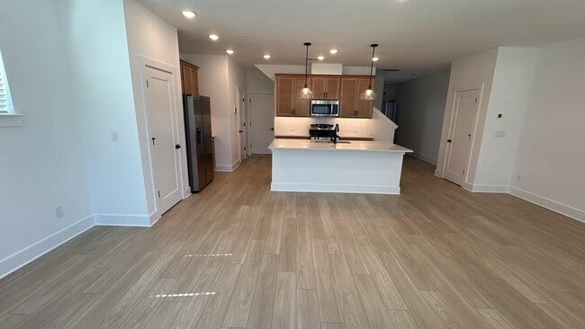 Building Photo - 198 Redbud Rd