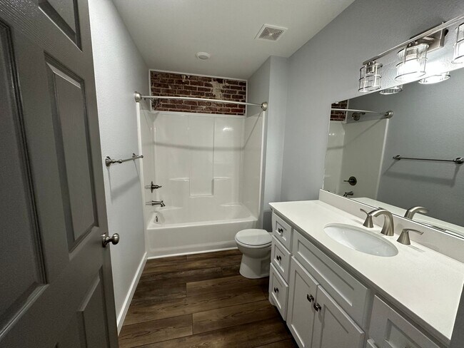 Foto del edificio - *COMING SOON* Loft Apartment available!