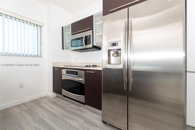 Foto del edificio - 333 NE 24th St