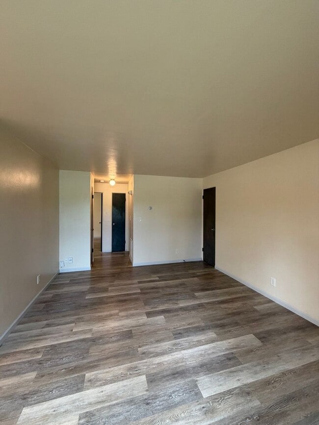 Building Photo - 3309 E Edgemere Dr