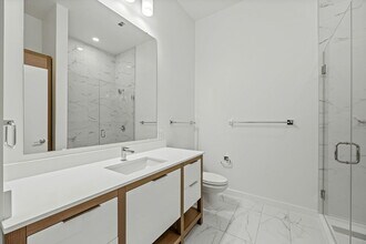 The bathroom of The 1972 - One Rangers Way