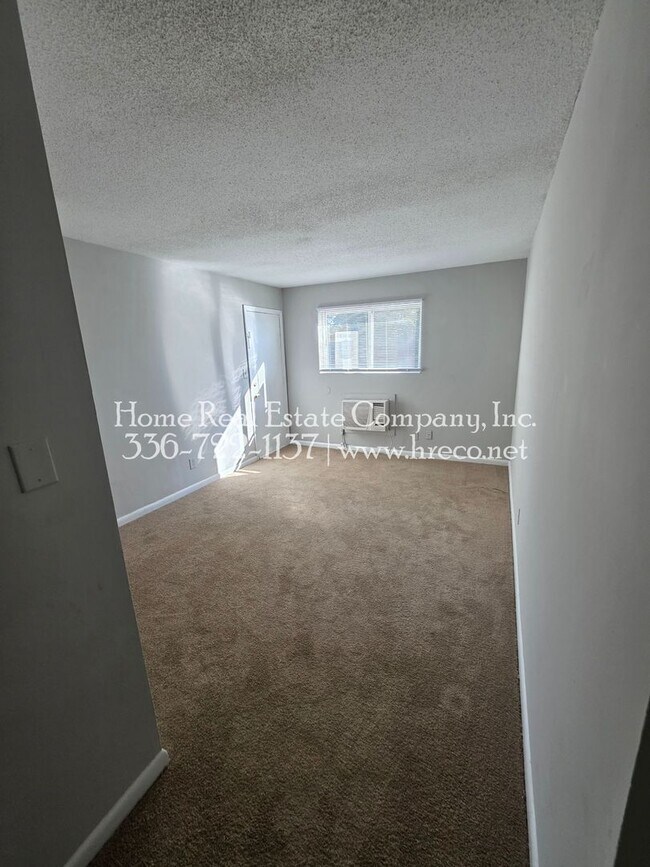 Foto del edificio - 725 Akron Dr
