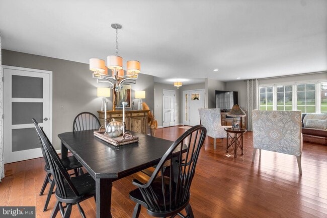 Building Photo - 810 Windy Knoll