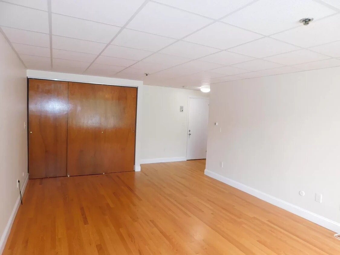 90 Sutton St Unit 5A, North Andover, MA 01845 Condo for Rent in North Andover, MA