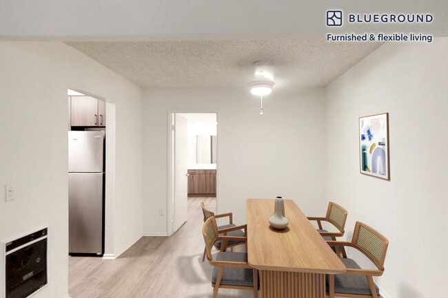 Foto del edificio - 6700 Warner Ave