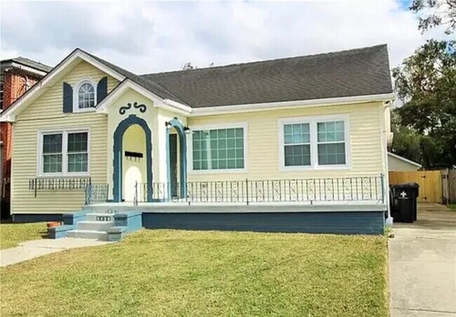 Foto del edificio - 5437 Vermillion Blvd